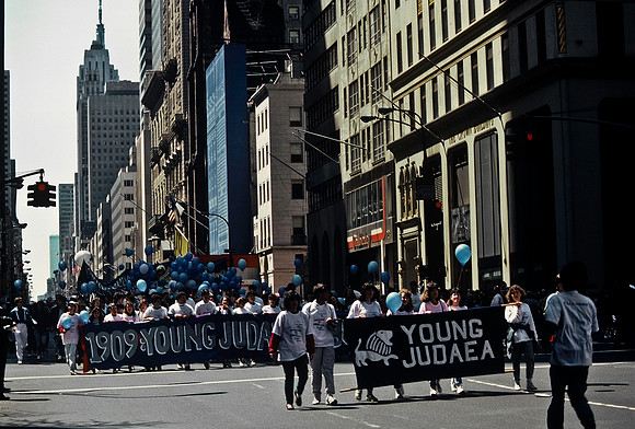 64055_B1_SL_COLOR_ISRALI PARADE_NY_88_10.jpg