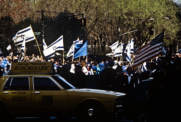 64030_B1_SL_COLOR_PARADE_NY_1992_08.jpg