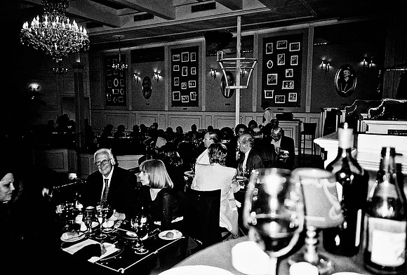 2668_FM_BW_35MM_TANGO_SHOW_CARTEL_BUENOS_AIRES_ARGENTINA_2004_17