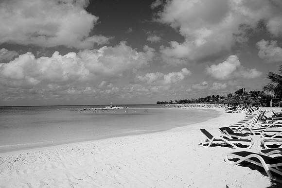 36169_DG_Color_USA_Harbour_Island_Bahamas_Related_GroupZV4N1996